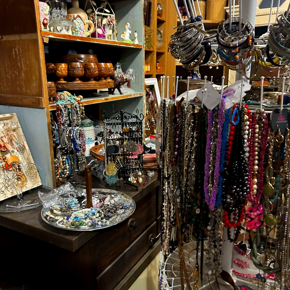 Mystery bag of 5 vintage necklaces